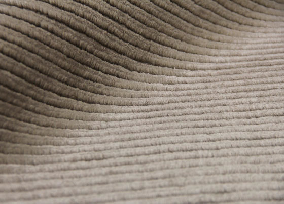 Siena: Handmade knotted carpet manufactured from wool and viscose.

 (100% Natural Fiber / Hand Made Carpet  / Wool & Viscose)