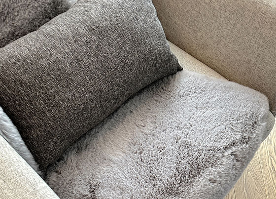 Mollis Throw: Artifical rabbit skin